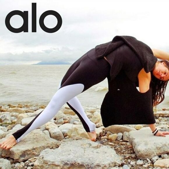 ALO Yoga Pants - Alo Yoga White Illusion 4 Leggings Black White Geometric Workout Tights Small